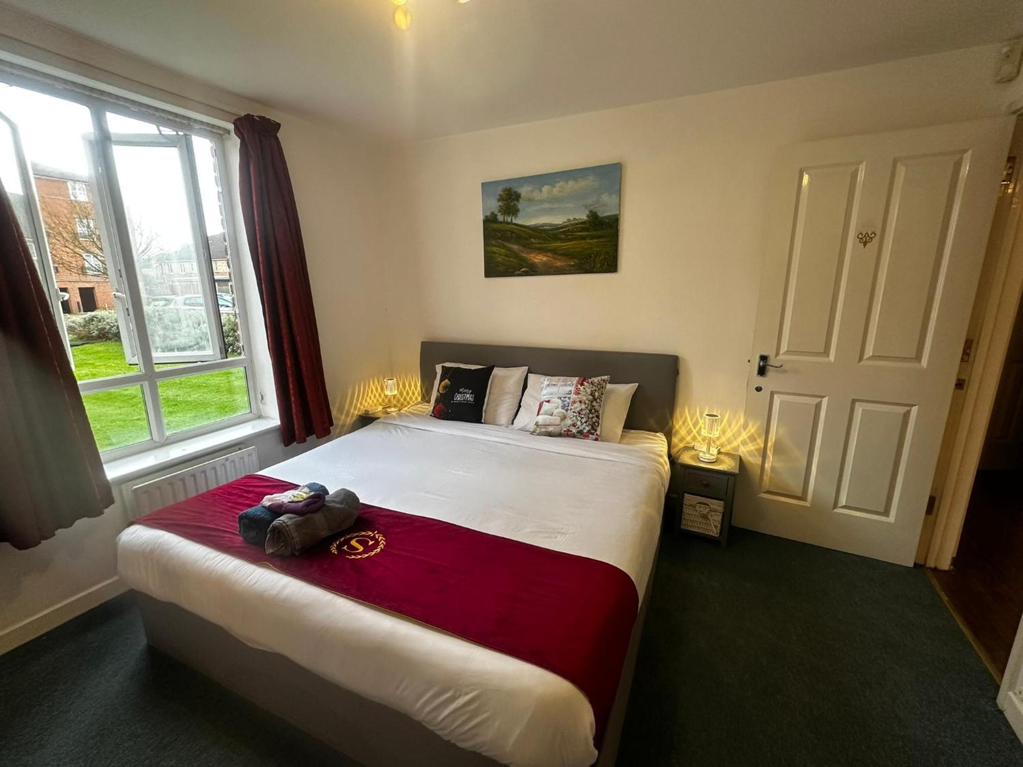 London 2 Bed 2 Bath Apartment Holiday Home - Free Parking - 3Min Walk To The Train Station - 19Min To London Liverpool Street 5Min To Victoria Line 1Gb Broadband Super Fast Internet Ground Floor 100S Of Shops Restaurants Bakeries 24-Hour Asda Superst Экстерьер фото