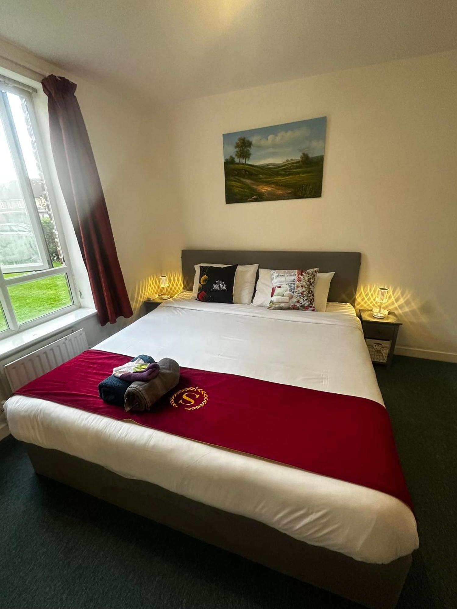 London 2 Bed 2 Bath Apartment Holiday Home - Free Parking - 3Min Walk To The Train Station - 19Min To London Liverpool Street 5Min To Victoria Line 1Gb Broadband Super Fast Internet Ground Floor 100S Of Shops Restaurants Bakeries 24-Hour Asda Superst Экстерьер фото