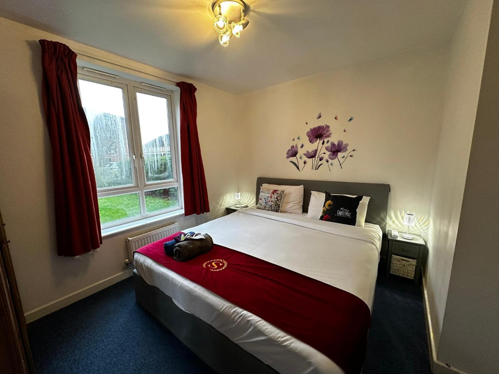 London 2 Bed 2 Bath Apartment Holiday Home - Free Parking - 3Min Walk To The Train Station - 19Min To London Liverpool Street 5Min To Victoria Line 1Gb Broadband Super Fast Internet Ground Floor 100S Of Shops Restaurants Bakeries 24-Hour Asda Superst Экстерьер фото