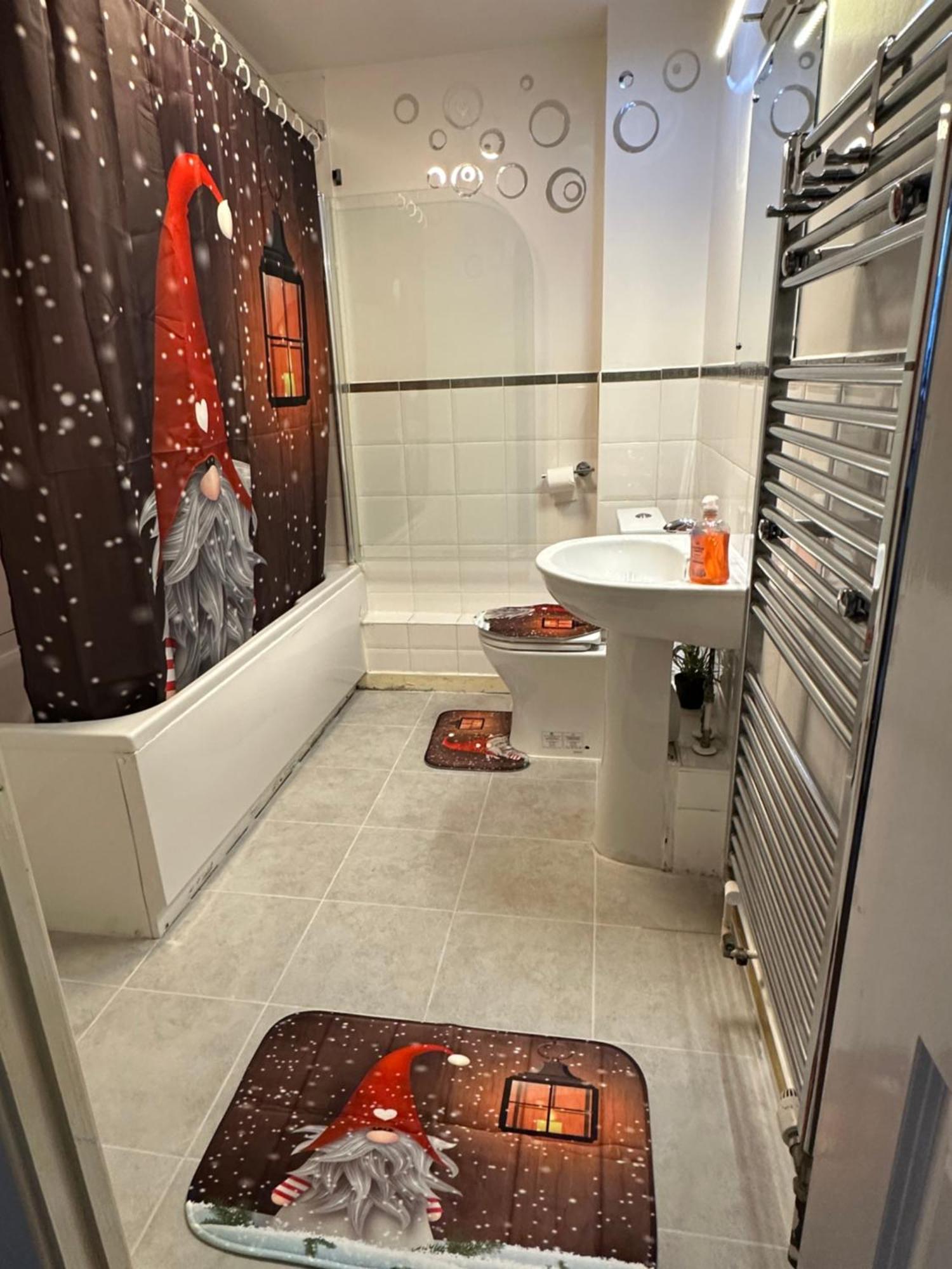 London 2 Bed 2 Bath Apartment Holiday Home - Free Parking - 3Min Walk To The Train Station - 19Min To London Liverpool Street 5Min To Victoria Line 1Gb Broadband Super Fast Internet Ground Floor 100S Of Shops Restaurants Bakeries 24-Hour Asda Superst Экстерьер фото