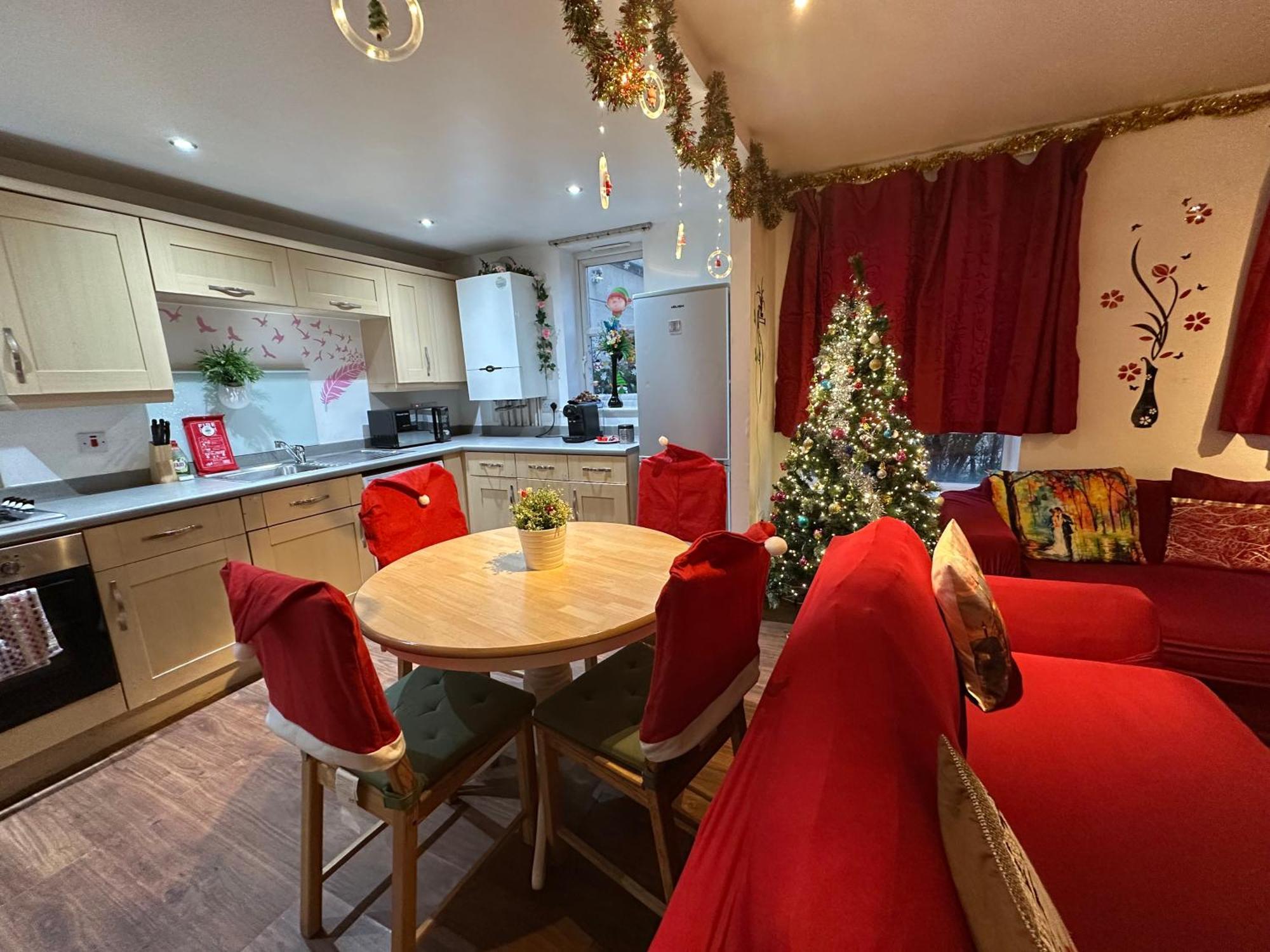 London 2 Bed 2 Bath Apartment Holiday Home - Free Parking - 3Min Walk To The Train Station - 19Min To London Liverpool Street 5Min To Victoria Line 1Gb Broadband Super Fast Internet Ground Floor 100S Of Shops Restaurants Bakeries 24-Hour Asda Superst Экстерьер фото